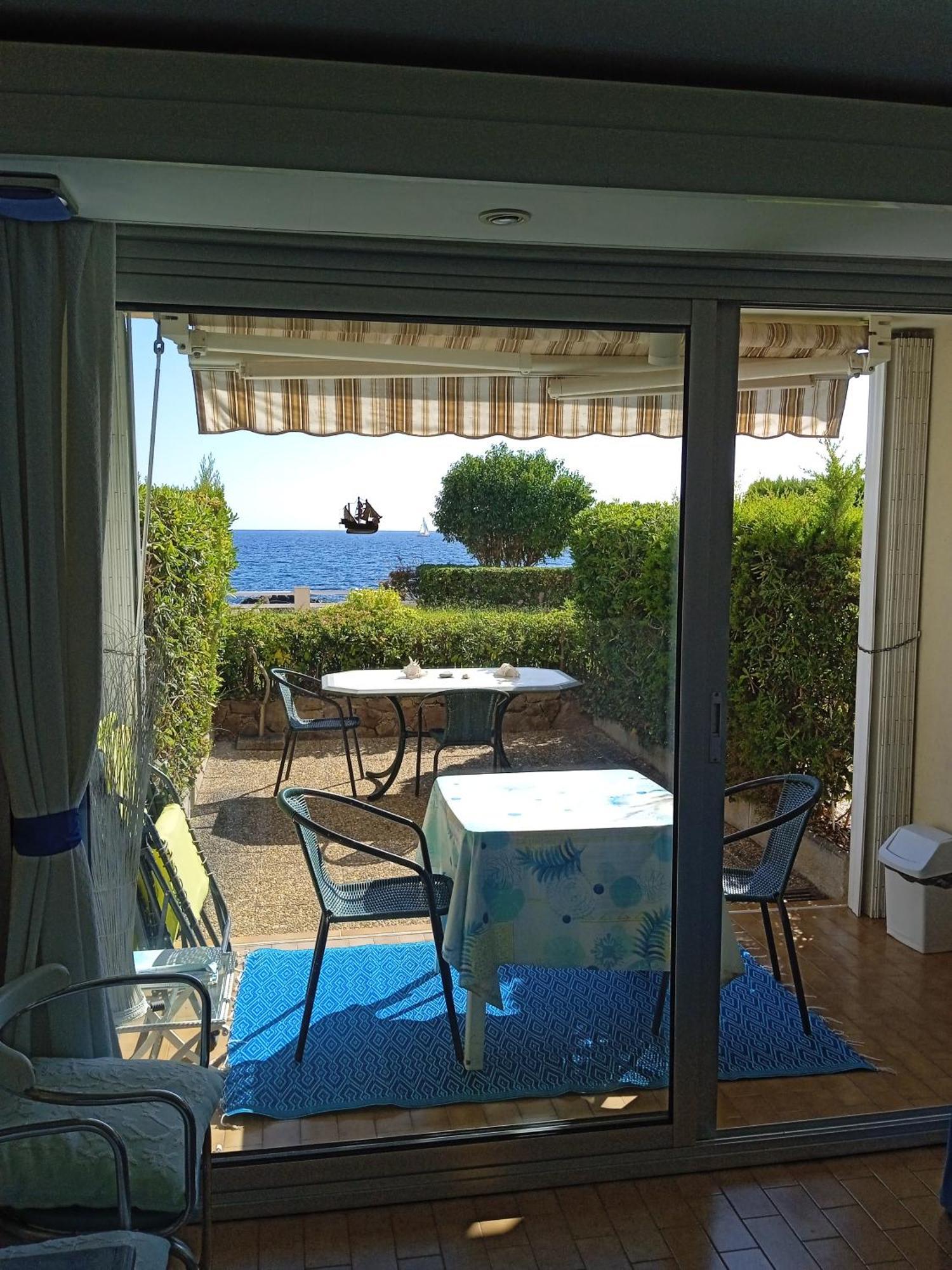 Studio Pieds Dans L'Eau Saint-Raphael  Exterior photo
